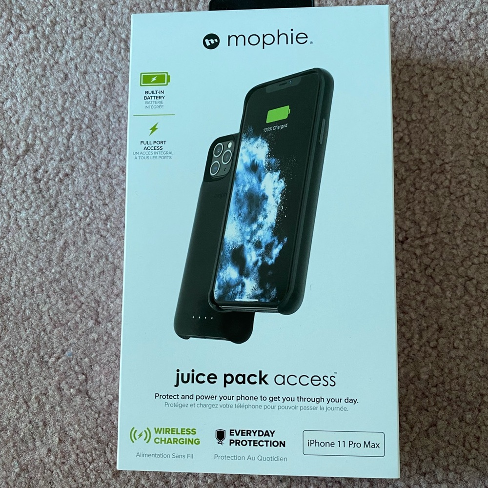 LIKE NEW Mophie rechargeable phone case